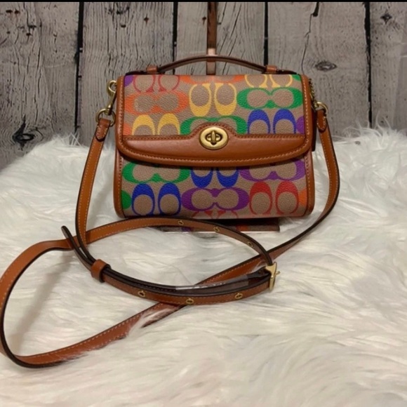 Meet your Posher, Jackie - Picture 7 of 15